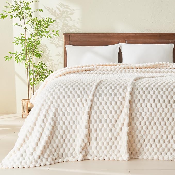 NEWCOSPLAY Super Soft King Blanket Ivory Premium Silky Flannel Fleece 3D Clouds Stylish Jacquard Lightweight Bed Blanket All Season Use 350GSM (Ivory, King(90"x110"))