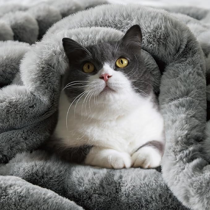 BEDELITE Faux Fur Throw Blanket for Couch, Soft and Cozy Luxurious 3D Striped Fluffy Blanket, 770GSM Thick Warm Plush Fuzzy Faux Rabbit Fur Blanket for Women Gift (Crey, 50"x 60")