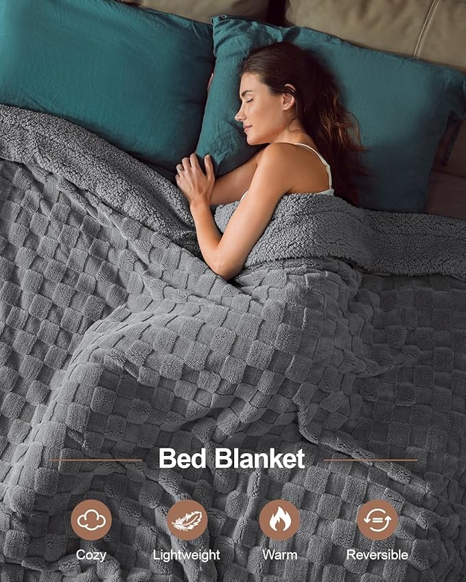 Pawque Super Soft Cozy Throw Blanket King Size for Couch Bed, Fluffy Sherpa Fleece Reversible Thick Warm Fuzzy Blanket for All-Season, 3D Checkered Jacquard Decorative Blankets, Grey, 108"x90"