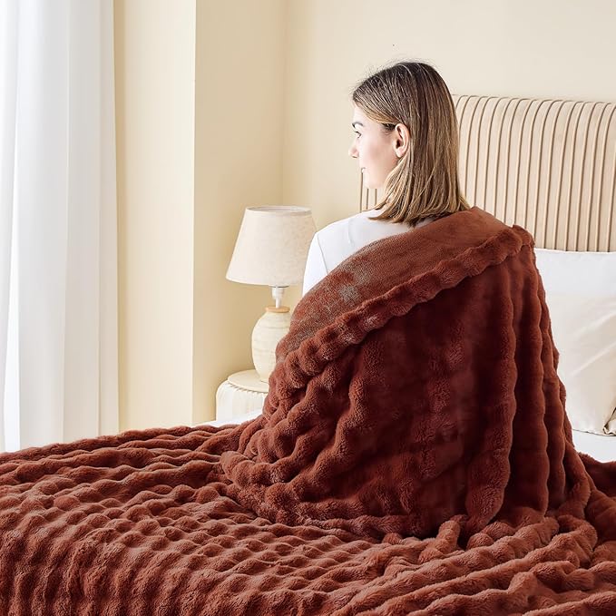NEWCOSPLAY Faux Fur Throw Blanket Burnt Orange Bubble Blanket Thick Warm Soft for Couch Sofa Bed 550GSM (Burnt Orange, Throw(50"x60"))