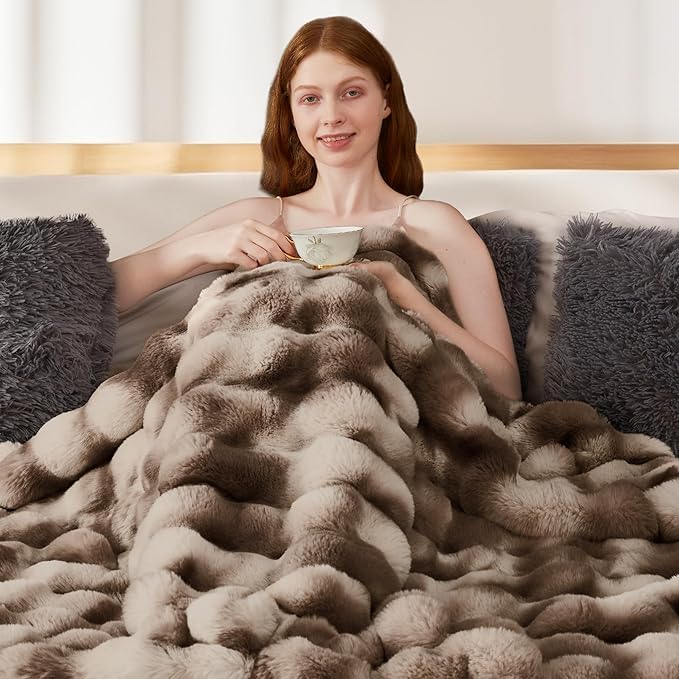 Touchat Luxury 1000GSM Rabbit Faux Fur Blanket, Super Heavy Warm Cozy Brown Blankets for Couch Bed Sofa, Ruched Plush Fuzzy Elegant Soft Reversible Mink Blanket for Living Room Bedroom, 90" x 90"