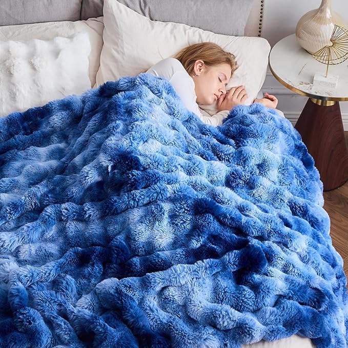 NEWCOSPLAY Faux Fur Twin Blanket Indigo Luxury Fluffy Thick Warm Bubble Blanket for Couch Sofa Bed 700GSM (Indigo, Twin(60"x80"))