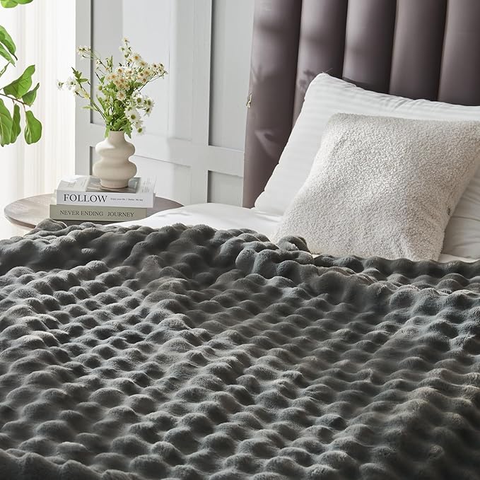 NEWCOSPLAY Faux Fur Throw Blanket Grey Bubble Blanket Thick Warm Soft for Couch Sofa Bed 550GSM (Grey, Throw(50"x60"))