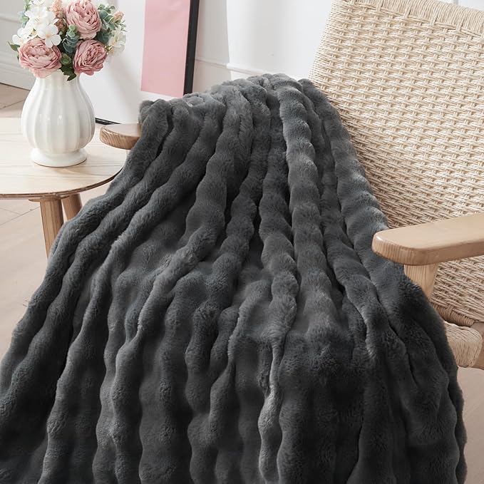 NEWCOSPLAY Faux Fur Throw Blanket Grey Bubble Blanket Thick Warm Soft for Couch Sofa Bed 550GSM (Grey, Throw(50"x60"))