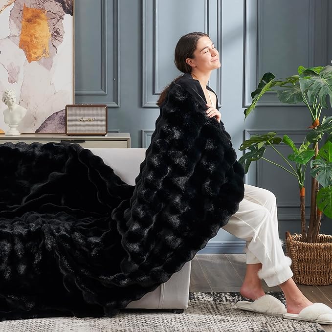Cozy Bliss Faux Fur Throw Blanket for Couch, Fuzzy Soft Plush Thick Bubble Blanket for Sofa Bedroom Living Room, 50 * 60 Inches Black