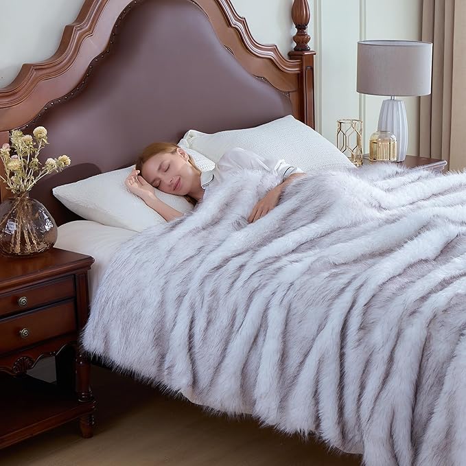 Fluffy Faux Fur Throw Blanket – Super Soft Warm Thick Plush Blanket for Bed, Couch & Office, Cozy Fuzzy Throw with Flannel Backing,60"x80", White