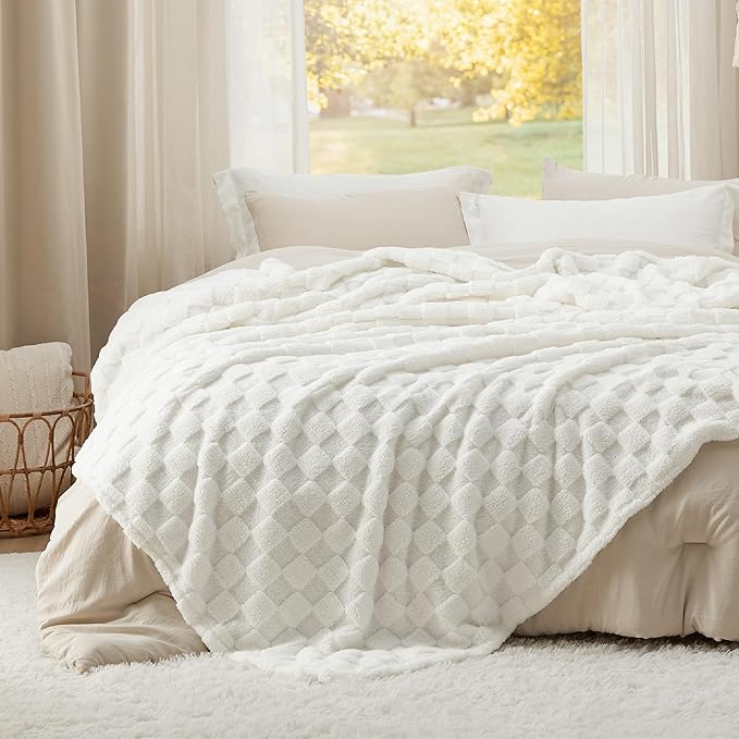 Bedsure GentleSoft Blankets Queen Size for Bed - Super Soft Cozy Blanket for Women Men Girls, Large Fuzzy Fleece Throw for Bedroom Decor, White, 90x90 Inches