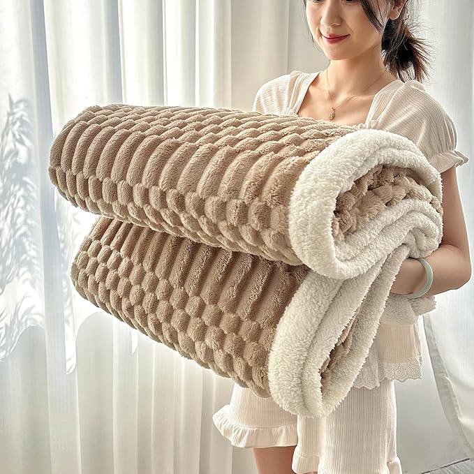 UKELER Sherpa Bed Blanket 80 × 90 inch, Ultra Soft Queen Size Throw Blanket for All Season, 470 GSM Cozy Plush Striped Fleece Blankets for Bedroom Living Room Dorm Hostel Sofa Camping, Camel