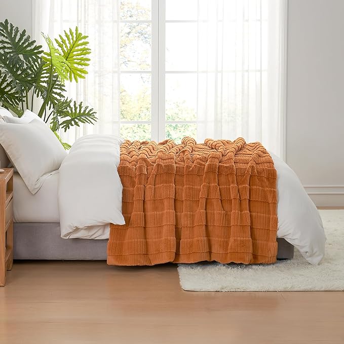 Amélie Home Luxury Striped Faux Fur Throw Blanket for Couch, Embossed Split Fur Cozy Fuzzy Fluffy Luxurious Soft Plush Sofa Chair Bed Gift Blankets for Women Men Wife Friend, 60"x80", Brown