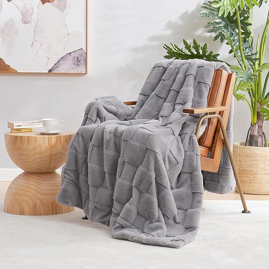 Cozy Bliss Checkered Faux Rabbit Fur Grey Throw Blanket, Soft Fuzzy Fluffy Minky Furry Blankets for Couch, Bed (50 * 60 Inches Light Grey)