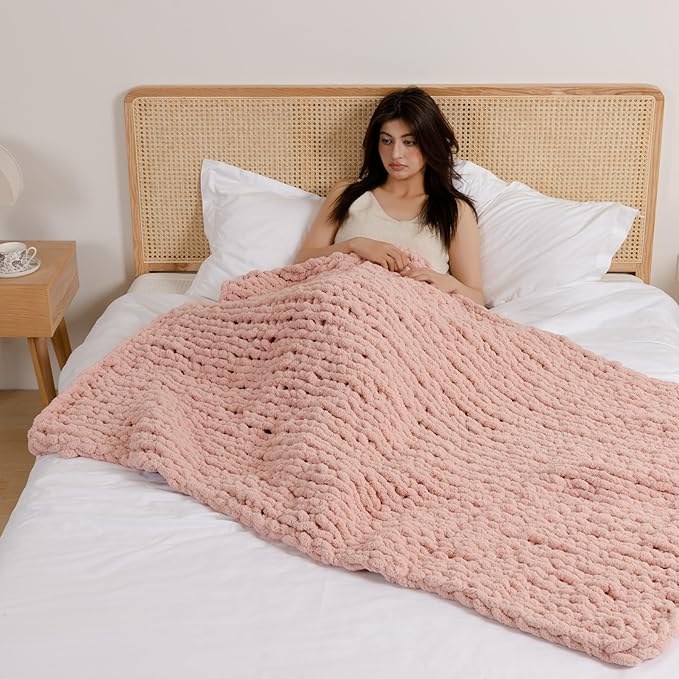 WESHIONGOO Chunky Knit Blanket Throw 40"×40" Knitted Throw Blankets for Couch Bed Fluffy Soft Blanket with Jumbo Chenille Yarn Thick 100% Handmade(Pink)