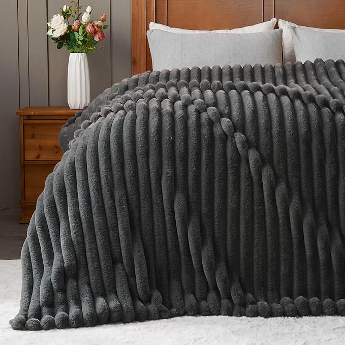 NEWCOSPLAY Faux Fur Twin Blanket Grey 3D Ribbed Plush Thick Warm Blanket for Couch Sofa Bed 850GSM (Grey Ribbed, Twin(60"x80"))