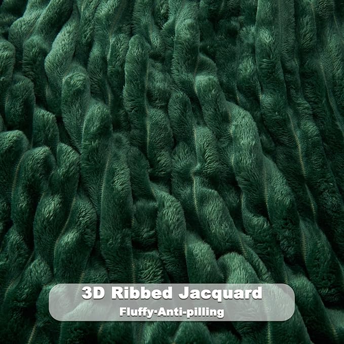 NEWCOSPLAY Super Soft Twin Blanket Dark Green Premium Silky Flannel Fleece 3D Ribbed Jacquard Lightweight Bed Blanket All Season Use (Dark Green Ribbed, Twin(60"x80"))