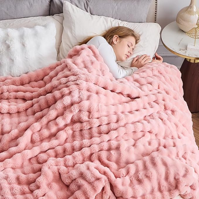 NEWCOSPLAY Faux Fur Twin Blanket Pink Bubble Blanket Thick Warm Soft for Couch Sofa Bed 550GSM (Pink, Twin(60"x80"))