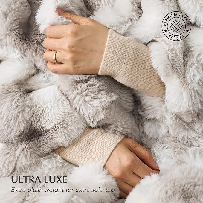 EVERGRACE Ultra Soft Luxury Fluffy Ridgeline Faux Rabbit Fur Throw Blanket, Thick Warm Bubble Throw for Bed, Cozy Plush Reversible Blankets for Couch, Chair, Sofa, Light Grey, 50x60 Inches, 870 GSM
