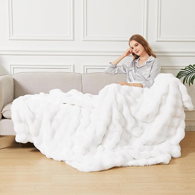 White Soft Twin Fluffy Blanket for Bed Living Room Furry Faux Fur Bed 60x80 Thick Fuzzy Throw Blanket Cozy Home Decor Gifts 860 GSM