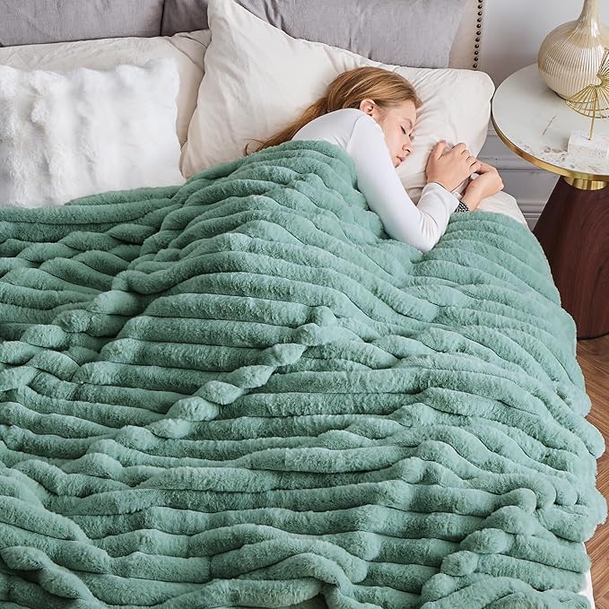 NEWCOSPLAY Faux Fur Twin Blanket New Sage Green 3D Ribbed Plush Thick Warm Blanket for Couch Sofa Bed 850GSM (New Sage Green Ribbed, Twin(60"x80"))