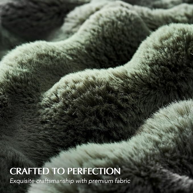 EVERGRACE Ultra Soft Luxury Fluffy Ridgeline Faux Rabbit Fur Throw Blanket, Thick Warm Bubble Throw for Bed, Cozy Plush Reversible Blankets for Couch, Chair, Sofa, Green, 50x60 Inches, 870 GSM