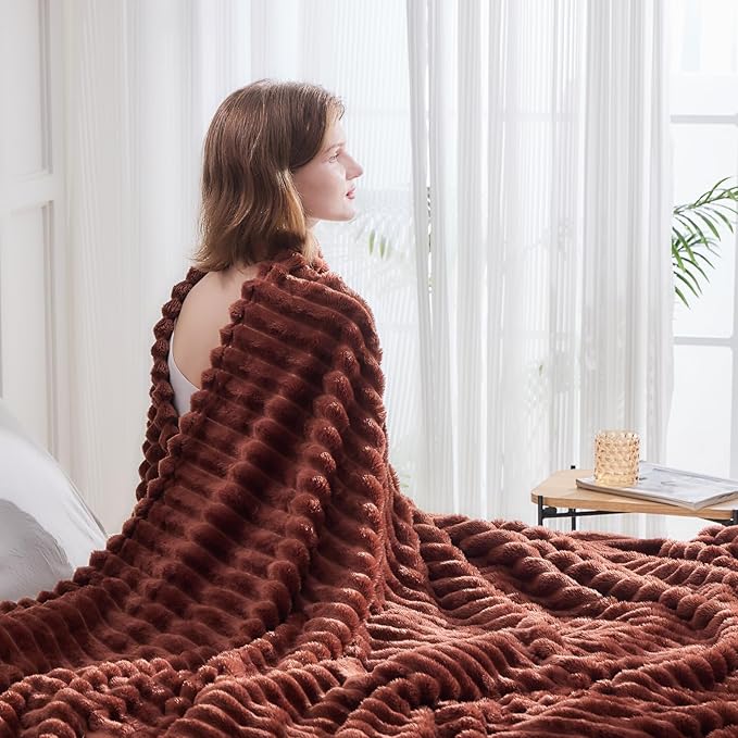 NEWCOSPLAY Super Soft King Blanket Coffee Premium Silky Flannel Fleece 3D Ribbed Jacquard Lightweight Bed Blanket All Season Use (Coffee Ribbed, King(90"x110"))