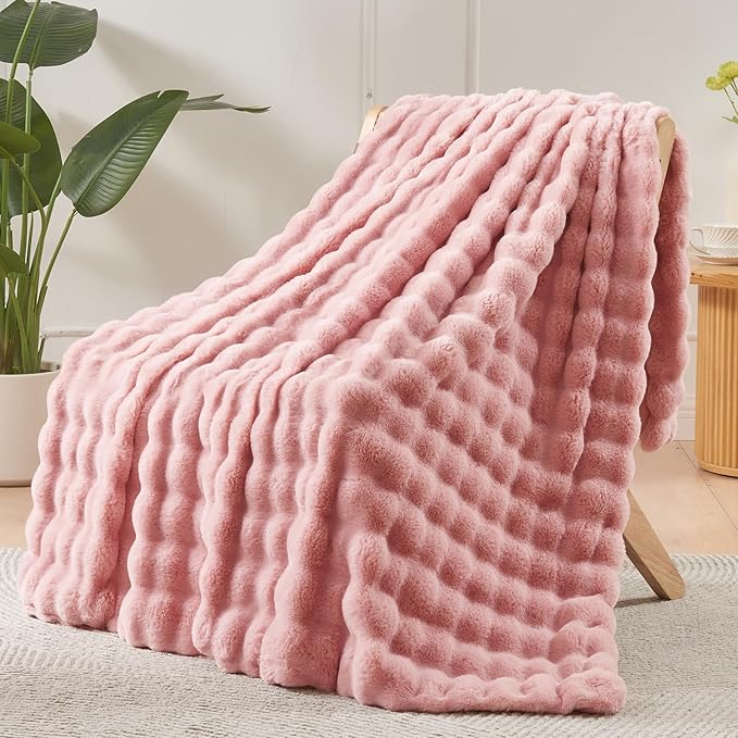 NEWCOSPLAY Faux Fur King Blanket Pink Bubble Blanket Thick Warm Soft for Couch Sofa Bed 550GSM (Pink, King(90"x110"))