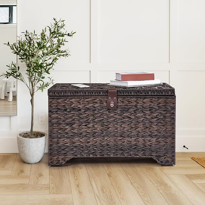 Handwoven Storage Basket with Lid, 165L Plastic Rattan Storage Bin, Leather Buckle & Metal Frame, Large Metal Ring Handles, Storage Trunk for Bedroom, Laundry Room