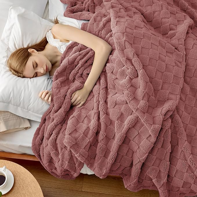 Bedsure GentleSoft King Size Blanket for Bed - Super Soft Cozy Blankets for Women Men Girls, Large Fuzzy Fleece Throw for Bedroom Decor, Dusty Pink,108x90 Inches