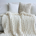 Maetoow Chenille Chunky Knit Blanket Throw （60×80 Inch）, Handmade Warm & Cozy Blanket Couch, Bed, Home Decor, Soft Breathable Fleece Banket, Christmas Thick and Giant Yarn Throws, Cream