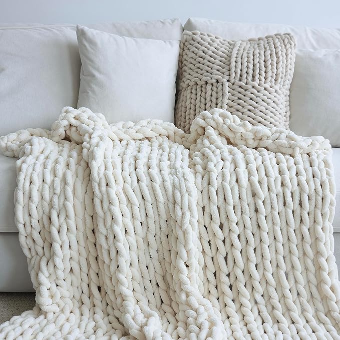 Maetoow Chenille Chunky Knit Blanket Throw （60×80 Inch）, Handmade Warm & Cozy Blanket Couch, Bed, Home Decor, Soft Breathable Fleece Banket, Christmas Thick and Giant Yarn Throws, Cream