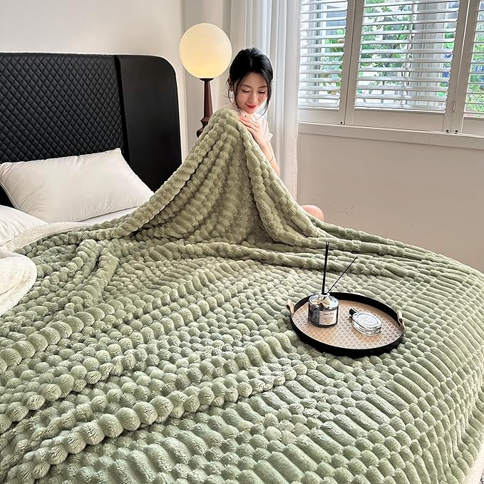 UKELER Sherpa Throw Blanket 60 × 80 inch, 470 GSM Striped Sherpa Fleece Blankets for All Season, Warm and Cozy Blanket for Couch Sofa Bed Office Camping, Green