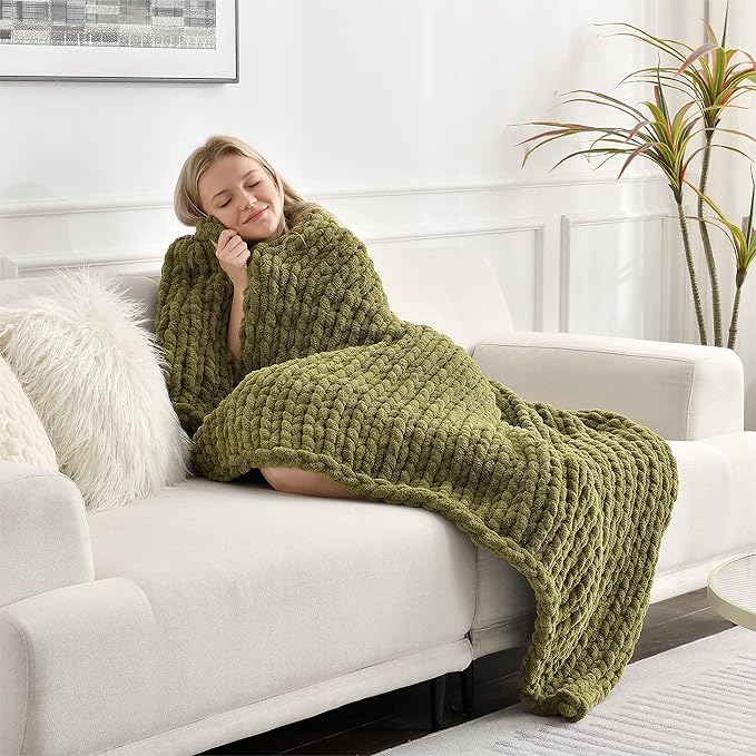 Maetoow Tighter Version Chenille Chunky Knit Blanket Throw 50×60 Inch, Handmade Warm & Cozy Blanket Couch, Bed, Home Decor, Soft Fleece Banket, Boho Thick Blankets and Giant Yarn Throws，Olive Green