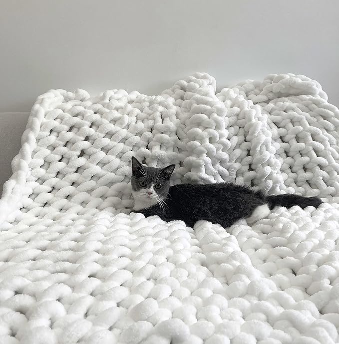 Maetoow Chenille Chunky Knit Blanket Throw （60×80 Inch）, Handmade Warm & Cozy Blanket Couch, Bed, Home Decor, Soft Breathable Fleece Banket, Christmas Thick and Giant Yarn Throws，White