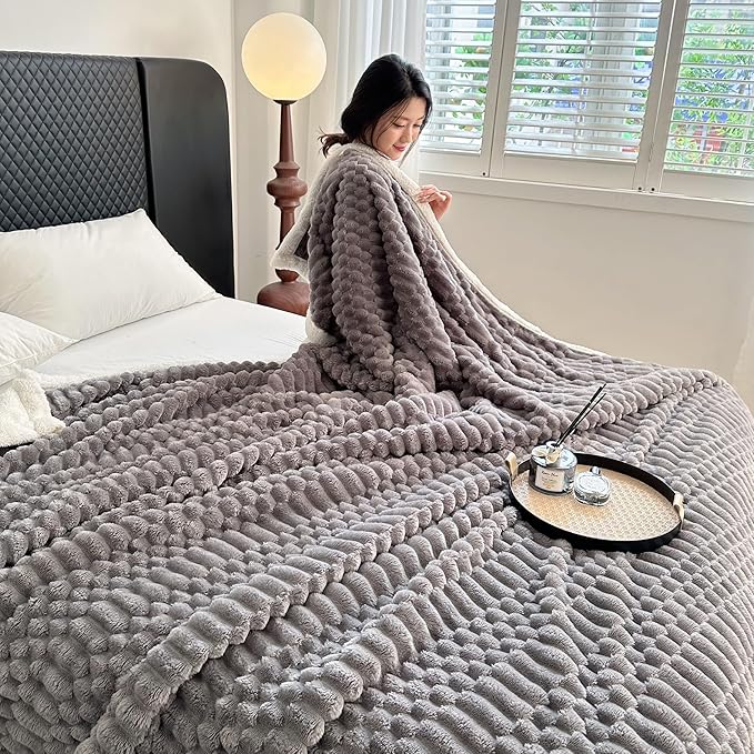 UKELER Sherpa Bed Blanket 80 × 90 inch, Ultra Soft Queen Size Throw Blanket for All Season, 470 GSM Cozy Plush Striped Fleece Blankets for Bedroom Living Room Dorm Hostel Sofa Camping, Dark Grey