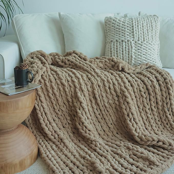 Maetoow Chenille Chunky Knit Blanket Throw （40×50 Inch）, Handmade Warm & Cozy Blanket Couch, Bed, Home Decor, Soft Breathable Fleece Banket, Christmas Thick and Giant Yarn Throws, Khaki