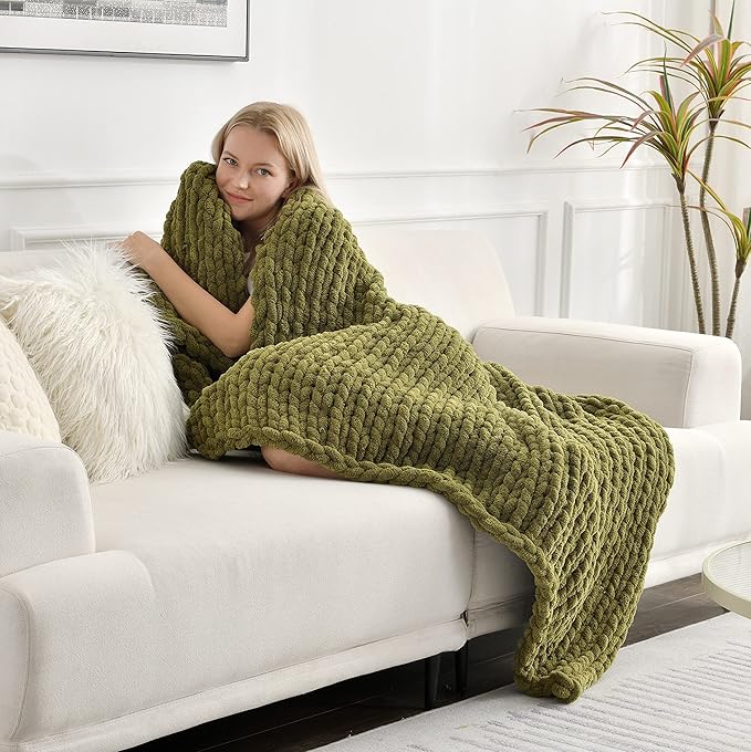 Maetoow Tighter Version Chenille Chunky Knit Blanket Throw 50×60 Inch, Handmade Warm & Cozy Blanket Couch, Bed, Home Decor, Soft Fleece Banket, Boho Thick Blankets and Giant Yarn Throws，Olive Green