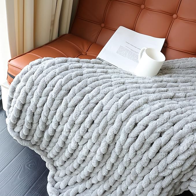 Maetoow Chenille Chunky Knit Blanket Throw （50×60 Inch）, Handmade Warm & Cozy Blanket Couch, Bed, Home Decor, Soft Breathable Fleece Banket, Christmas Thick and Giant Yarn Throws，Grey