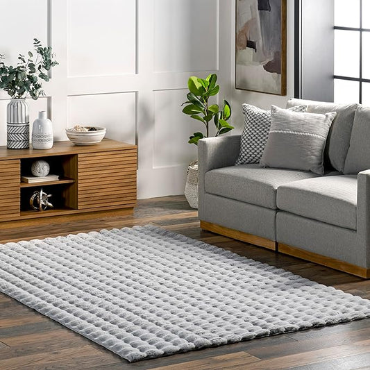 nuLOOM Jeni Solid Faux Rabbit Machine Washable Accent Rug, 3x5, Silver