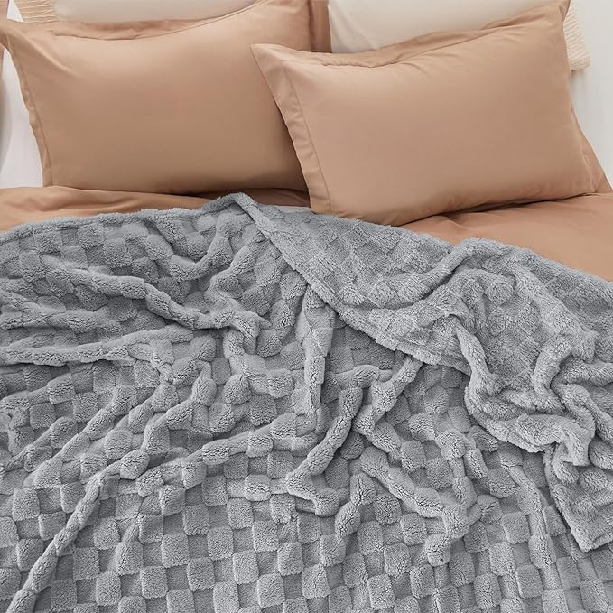 Bedsure GentleSoft King Size Blanket for Bed - Super Soft Cozy Blankets for Women Men Girls, Large Fuzzy Fleece Throw for Bedroom Decor, Silver Grey,108x90 Inches