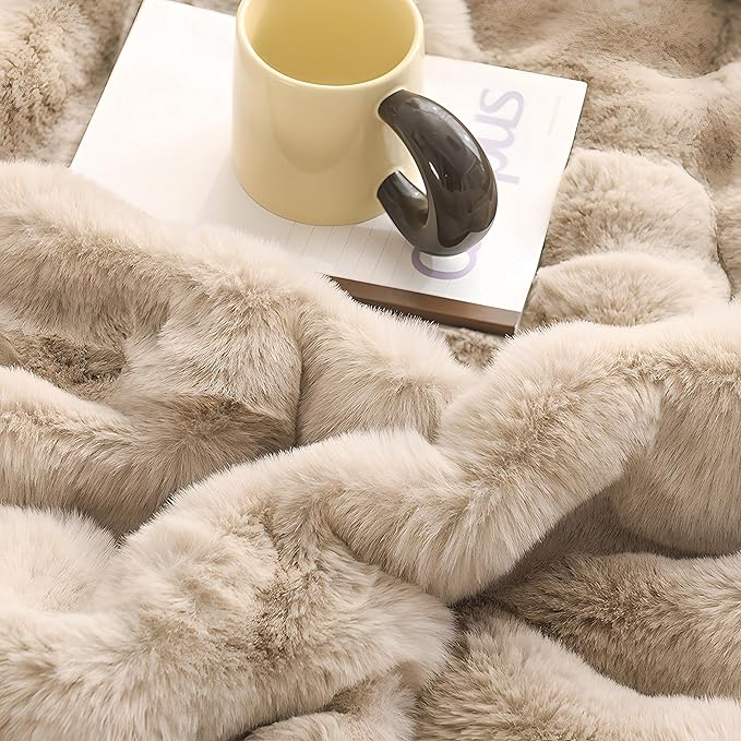 UKELER Camel Fleece Throw Blanket for Couch Faux Fur Throw Blanket Fluffy Blankets and Throws for Bed, Sofa, Office, Camping Cozy Plush Warm Thick Velvet Bed Blanket for Women, Men 60''x80''