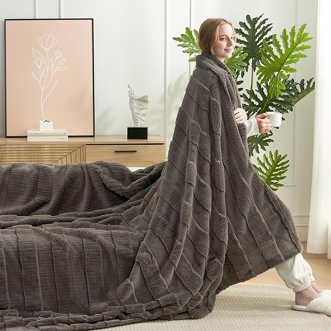 Amélie Home Luxury Striped Faux Fur Throw Blanket for Couch, Embossed Split Fur Cozy Fuzzy Fluffy Luxurious Soft Plush Sofa Chair Bed Gift Blankets for Women Men Wife Friend, 60"x80", Charcoal Gray