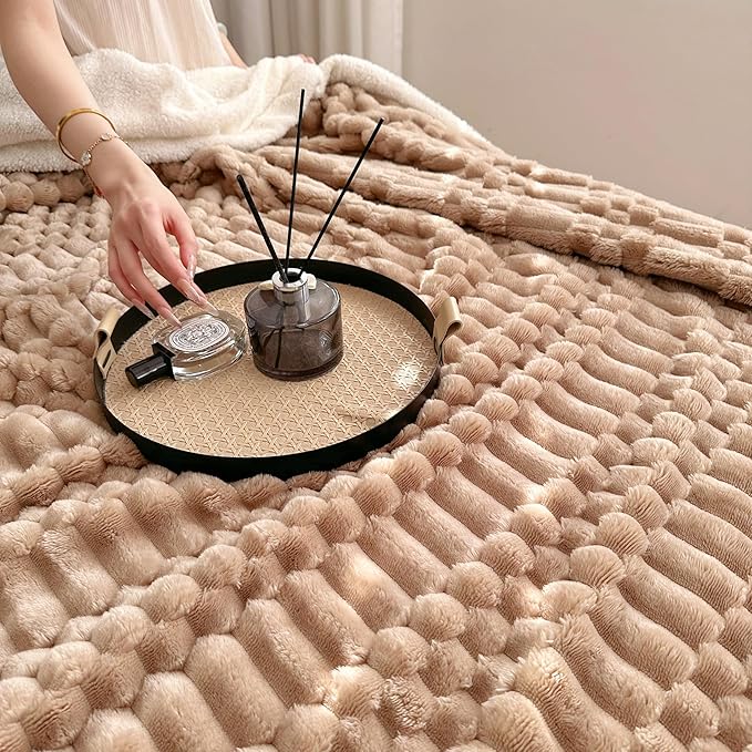 UKELER Sherpa Throw Blanket 60 × 80 inch, 470 GSM Striped Sherpa Fleece Blanket for All Season, Warm and Cozy Blankets for Couch Sofa Bed Office Camping, Silver Gray