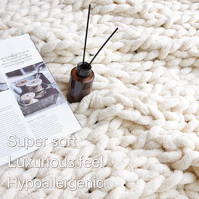 Maetoow Chenille Chunky Knit Blanket Throw （30×40 Inch）, Handmade Warm & Cozy Blanket Couch, Bed, Home Decor, Soft Breathable Fleece Banket, Christmas Thick and Giant Yarn Throws, Cream