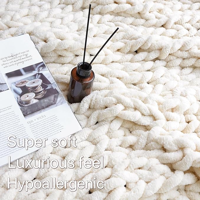 Maetoow Chenille Chunky Knit Blanket Throw （60×80 Inch）, Handmade Warm & Cozy Blanket Couch, Bed, Home Decor, Soft Breathable Fleece Banket, Christmas Thick and Giant Yarn Throws, Cream