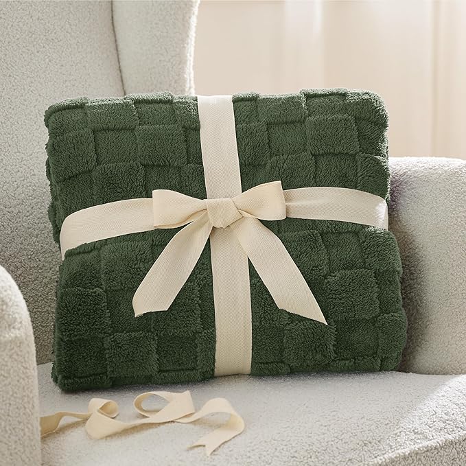 Bedsure GentleSoft King Size Blanket for Bed - Super Soft Cozy Blankets for Women Men Girls, Large Fuzzy Fleece Throw for Bedroom Decor, Dark Green,108x90 Inches
