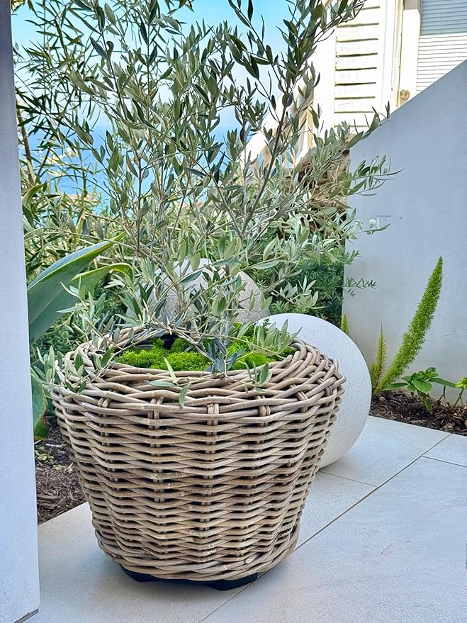 Rattan Kobo Indoor Outdoor Planter Basket with Plastic Pot Large 65 Gallon Soil Capacity