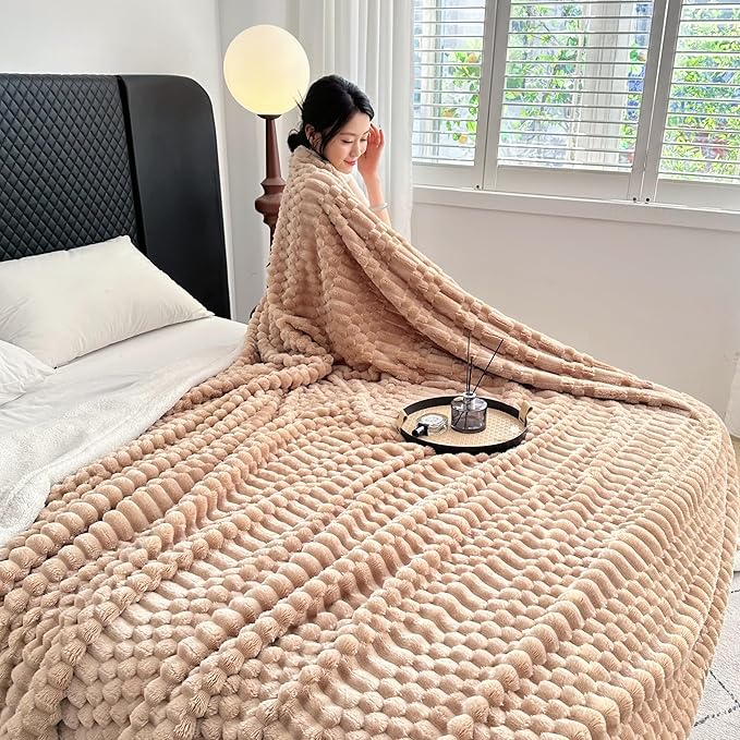 UKELER Sherpa Bed Blanket 80 × 90 inch, Ultra Soft Queen Size Throw Blanket for All Season, 470 GSM Cozy Plush Striped Fleece Blankets for Bedroom Living Room Dorm Hostel Sofa Camping, Camel