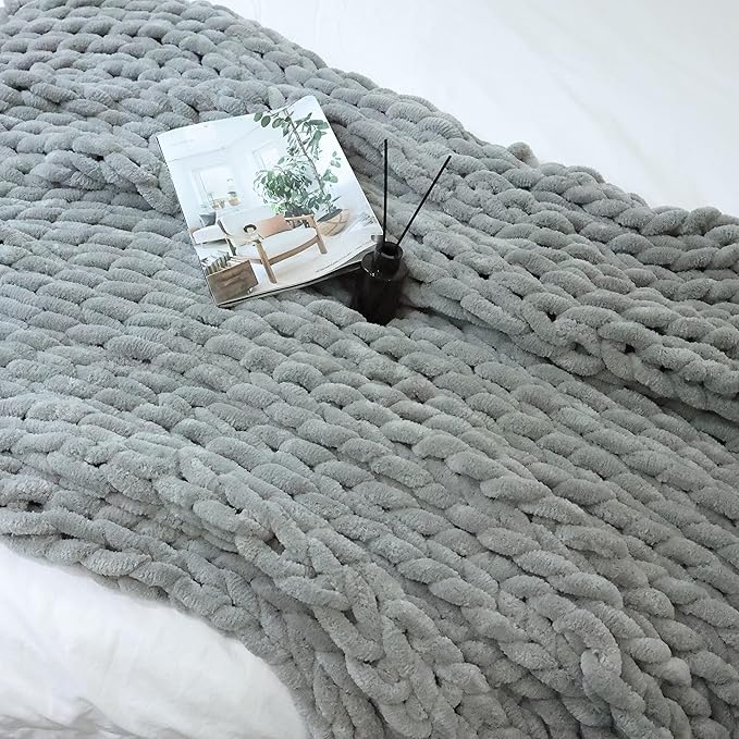 Maetoow Chenille Chunky Knit Blanket Throw （40×50 Inch）, Handmade Warm & Cozy Blanket Couch, Bed, Home Decor, Soft Breathable Fleece Banket, Christmas Thick and Giant Yarn Throws, Grey