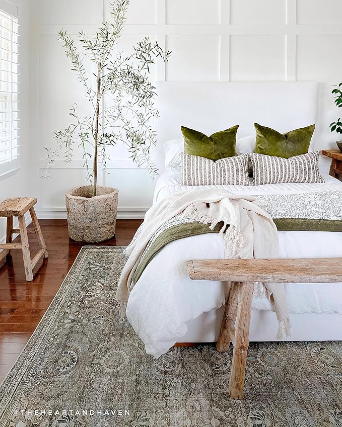 Loloi Layla Collection LAY-13 Antique/Moss 3'-6" x 5'-6" .13" Thick Accent Rug, Soft, Durable, Vintage Inspired, Distressed, Low Pile, Non-Shedding, Easy Clean, Printed, Living Room Rug