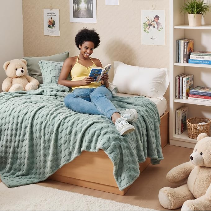 Bedsure GentleSoft Twin Blanket for Bed - Super Soft Cozy Blankets for Women Men Girls, Cute Fuzzy Fleece Throws for Bedroom Couch, Sage Green, 60x80 Inches