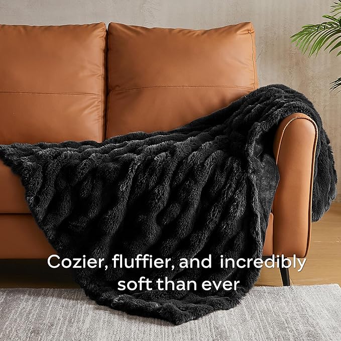 JELLYMONI Plush Faux Fur Throw Blanket – Elegant Black Cozy Bed & Couch Cover, Thick Warm Fuzzy Textured Bubble Design, Queen Size (90"x90")