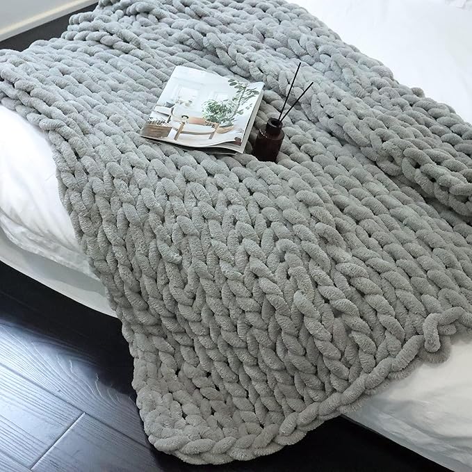 Maetoow Chenille Chunky Knit Blanket Throw （50×60 Inch）, Handmade Warm & Cozy Blanket Couch, Bed, Home Decor, Soft Breathable Fleece Banket, Christmas Thick and Giant Yarn Throws，Grey